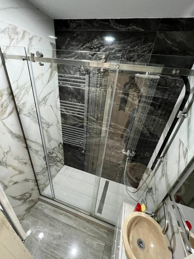Luxrent Apartment คีชีเนา ภายนอก รูปภาพ